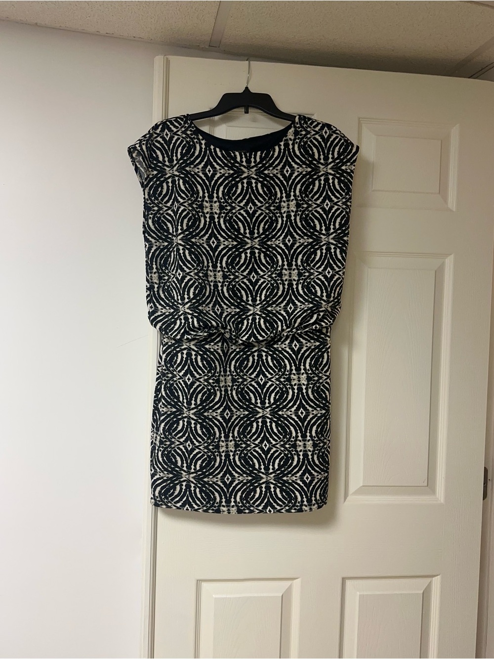 AB Studio Black & White Geometric Cap-Sleeve Mini Dress